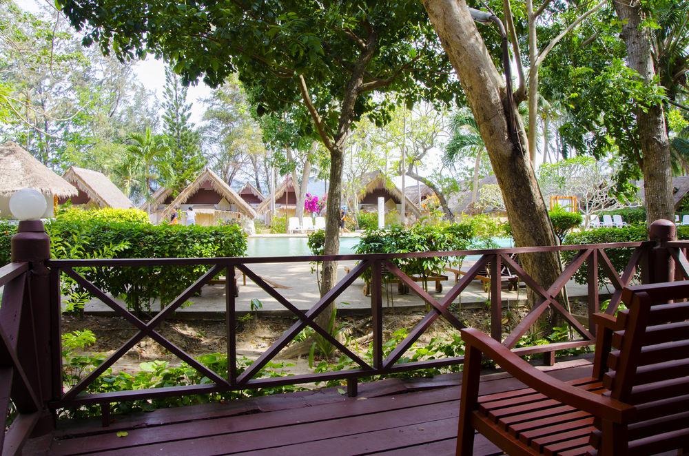 Coral Island Resort Phuket Extérieur photo